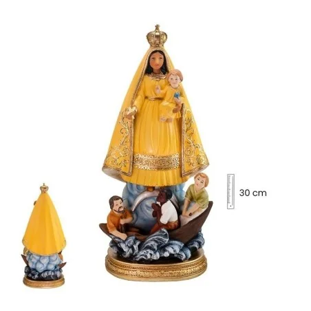 Virgen Caridad del Cobre - Manto Amarillo 30 cm | La Virgen Caridad del Cobre con manto en amarillo es una figura de resina de 30 cm de altura que representa a la Patrona de Cuba. Se celebra el 8 de septiembre y es importante para los católicos y otros devotos de la Virgen. La figura está asociada con la diosa Ochún en la religión sincrética de la santería, y es a menudo representada con elementos como el color amarillo y símbolos de la naturaleza. La figura de la Virgen está hecha de resina, un material resistente y duradero, y es detallada y bien acabada, presentando a la Virgen vestida con un manto amarillo que simboliza la luz y la esperanza. Esta figura es un regalo popular y un objeto de devoción para muchos creyentes, quienes creen que la presencia de la Virgen Caridad del Cobre en sus vidas puede traer bendiciones y protección divina. | Tienda Esotérica Changó