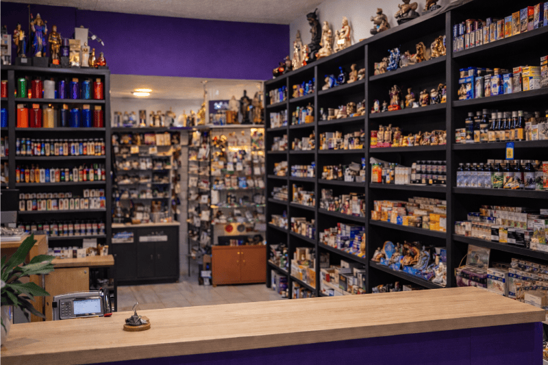 Interior de la tienda esotérica en Valencia de Bazarchango